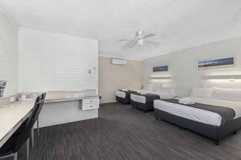 Coastal Bay Motel - Tourism Townsville 11