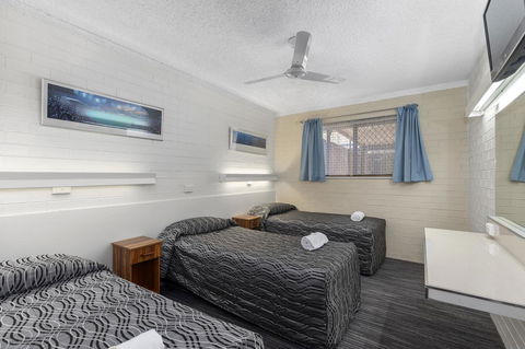 Coastal Bay Motel - Tourism Townsville 17