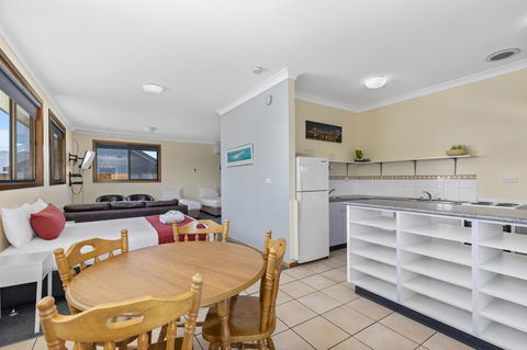 Coastal Bay Motel - Tourism Townsville 9
