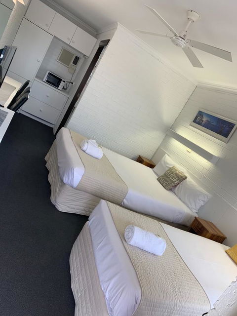 Coastal Bay Motel - Tourism Townsville 34