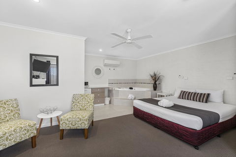 Coastal Bay Motel - Tourism Townsville 13
