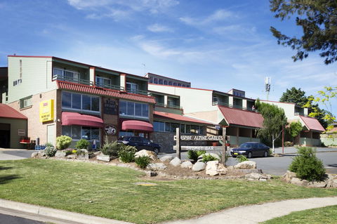 Alpine Gables - Tourism Townsville 0