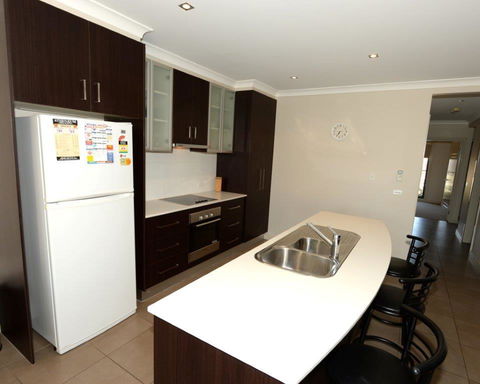 Yarrawonga Waterfront Apartments - Tourism Townsville 11