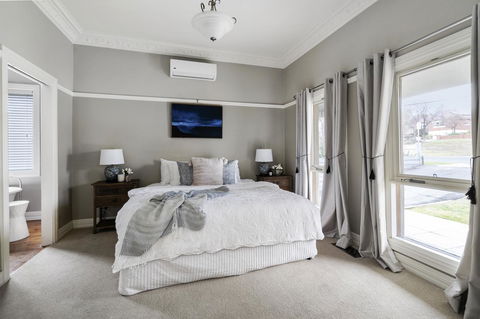 The Spa Cottage With HotTub, Netflix & Stan - Tourism Townsville 13
