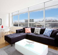 Gadigal Groove - Modern and Bright 3BR Executive Apartment in Zetland with Views - Tourism Townsville