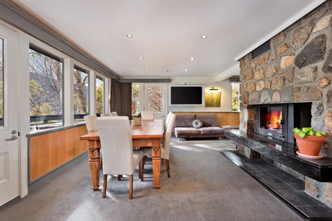 Pure Chalet Thredbo - Tourism Townsville 14