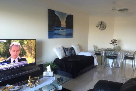 Nomikis\'On The Avenue - Tourism Townsville 18