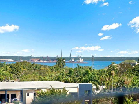 Nomikis\'On The Avenue - Tourism Townsville 15