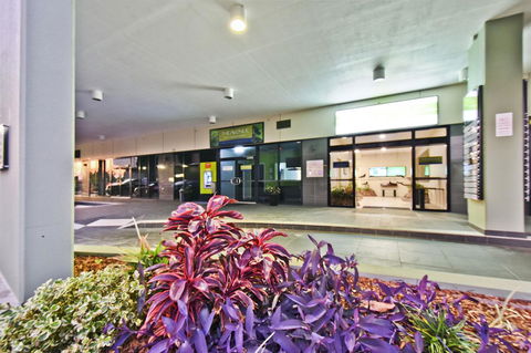 Nomikis\'On The Avenue - Tourism Townsville 19