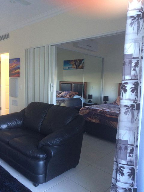 Nomikis\'On The Avenue - Tourism Townsville 14