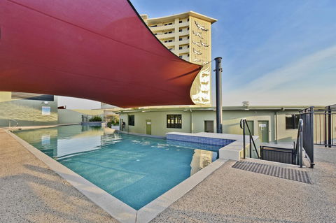 Nomikis\'On The Avenue - Tourism Townsville 17