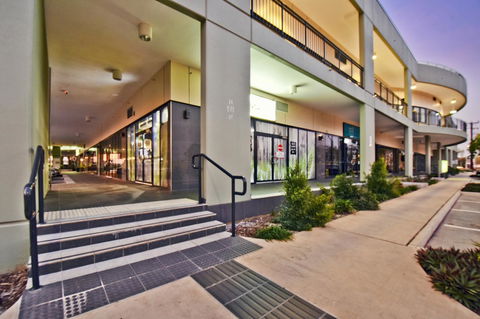 Nomikis\'On The Avenue - Tourism Townsville 8