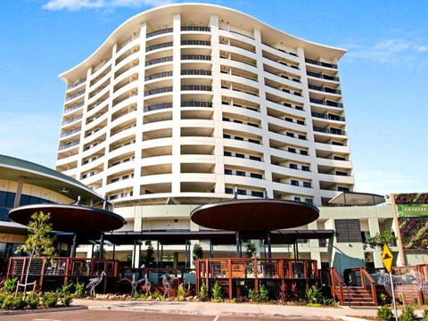 Nomikis\'On The Avenue - Tourism Townsville 16
