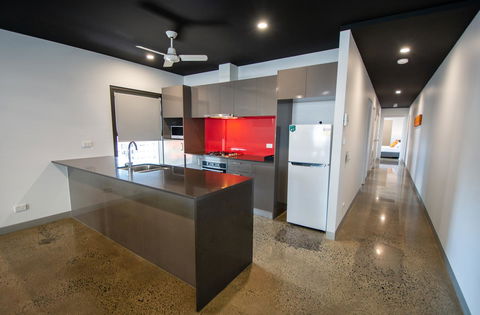 Magnum Serviced Apartments - Tourism Townsville 8