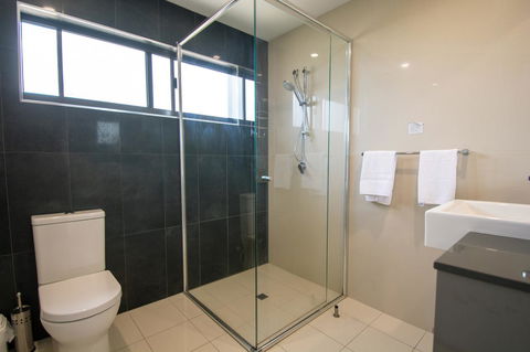 Magnum Serviced Apartments - Tourism Townsville 35