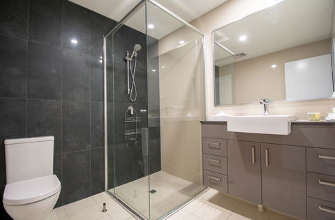 Magnum Serviced Apartments - Tourism Townsville 10