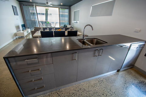 Magnum Serviced Apartments - Tourism Townsville 6