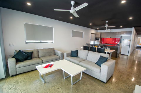 Magnum Serviced Apartments - Tourism Townsville 5