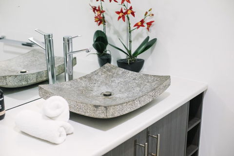 CitySide Apartment - 2 Bedroom With Private Courtyard - Tourism Townsville 19