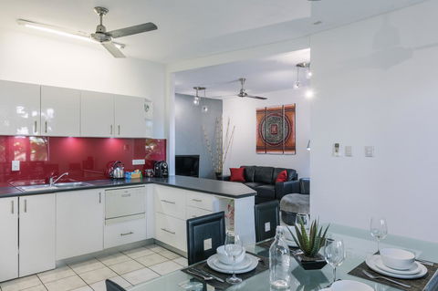 CitySide Apartment - 2 Bedroom With Private Courtyard - Tourism Townsville 0
