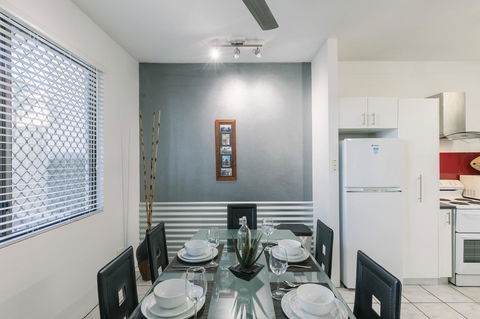 CitySide Apartment - 2 Bedroom With Private Courtyard - Tourism Townsville 2