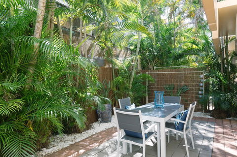 CitySide Apartment - 2 Bedroom With Private Courtyard - Tourism Townsville 13