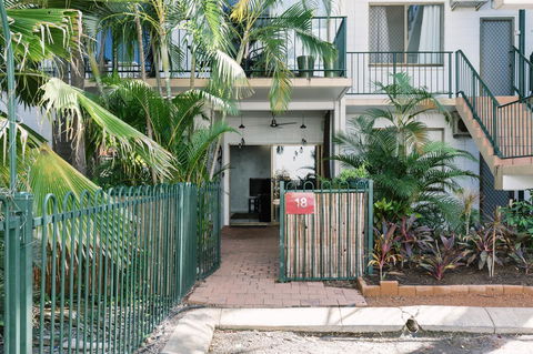 CitySide Apartment - 2 Bedroom With Private Courtyard - Tourism Townsville 5