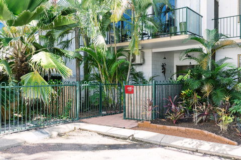 CitySide Apartment - 2 Bedroom With Private Courtyard - Tourism Townsville 6