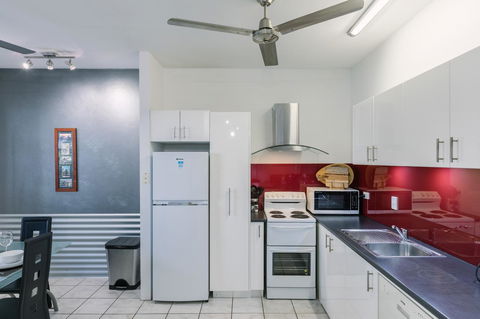 CitySide Apartment - 2 Bedroom With Private Courtyard - Tourism Townsville 3