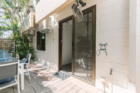 CitySide Apartment - 2 Bedroom With Private Courtyard - Tourism Townsville 10