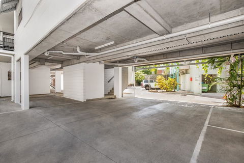 BOUTIQUE APARTMENTS BEACH LOCATION - Tourism Townsville 1