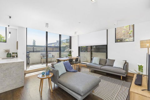 BOUTIQUE STAYS - Maybloom - Tourism Townsville 0