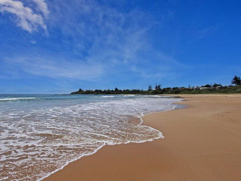 Bowery Beach House - Spacious Family Accommodation - Tourism Townsville 0