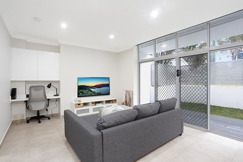 Brand New 2 Bedroom Apartment For 7 People - Tourism Townsville 0