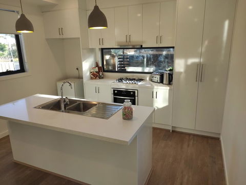 Brand New Peninsula Escape 100m To Water - Tourism Townsville 3