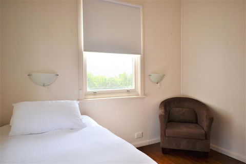 Breakers 3 2 Hill Street - Tourism Townsville 3