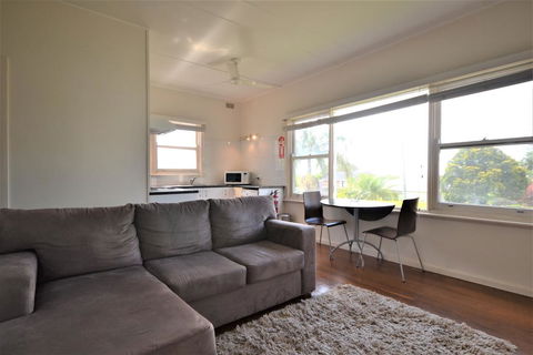Breakers 3 2 Hill Street - Tourism Townsville 1