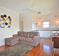 Breakers 4 2 Hill Street - Tourism Townsville
