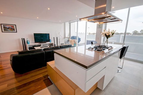Bridgepoint 106 - Tourism Townsville 2
