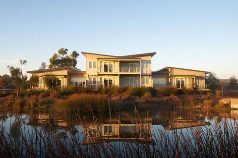 Broadbeach Inverloch Resort - Tourism Townsville 0
