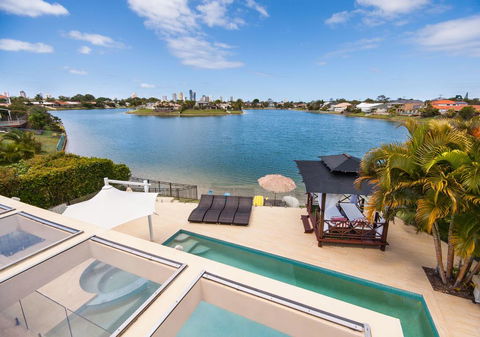 Broadbeach Waterfront Holiday House - Tourism Townsville 0