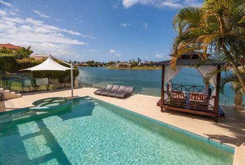 Broadbeach Waterfront Holiday House - Tourism Townsville 2