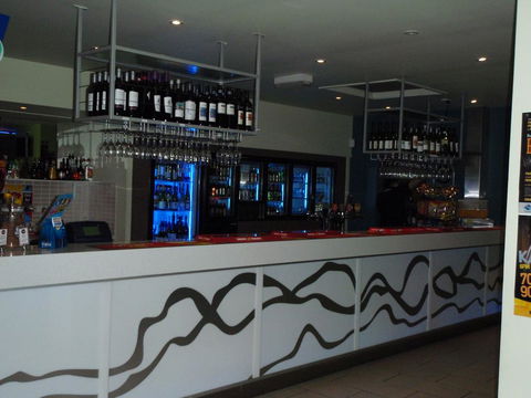 Bushland Beach Tavern - Tourism Townsville 2