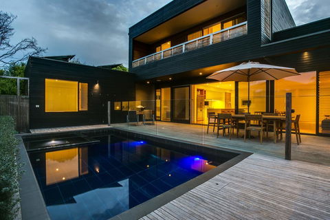 C-Escape - Tourism Townsville 0