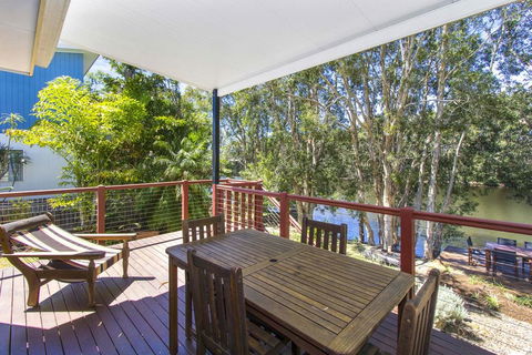 CABARITA BEACH BLISS - HOLIDAY HOME ON THE LAKE - Tourism Townsville 3