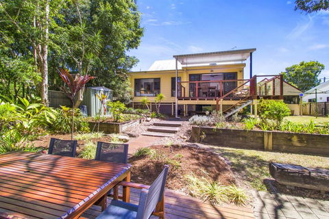 CABARITA BEACH BLISS - HOLIDAY HOME ON THE LAKE - Tourism Townsville 0