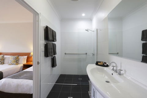 Cadman Motor Inn And Apartments - Tourism Townsville 3