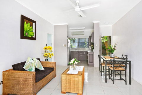 Cairns Reef Retreat - Tourism Townsville 0