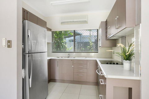 Cairns Reef Retreat - Tourism Townsville 1