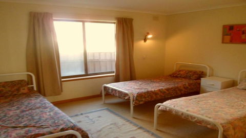 Calm Seas - 70 Gold Coast Drive - Tourism Townsville 1